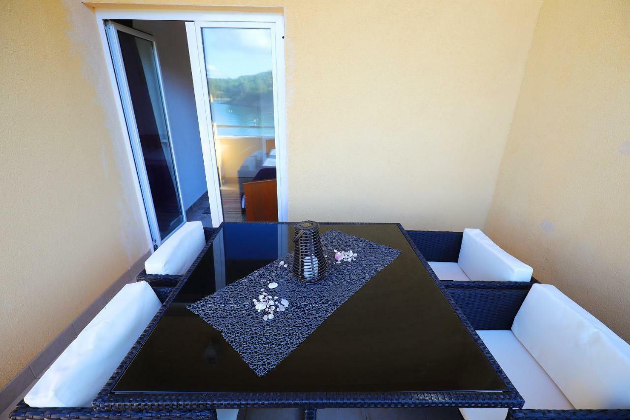 Apartments Savar - Ilo Brbinj エクステリア 写真