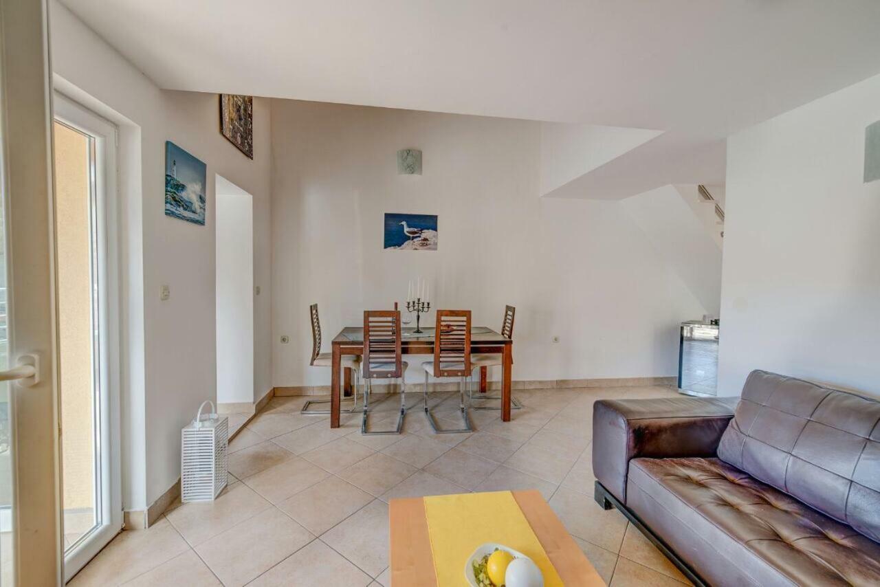 Apartments Savar - Ilo Brbinj エクステリア 写真