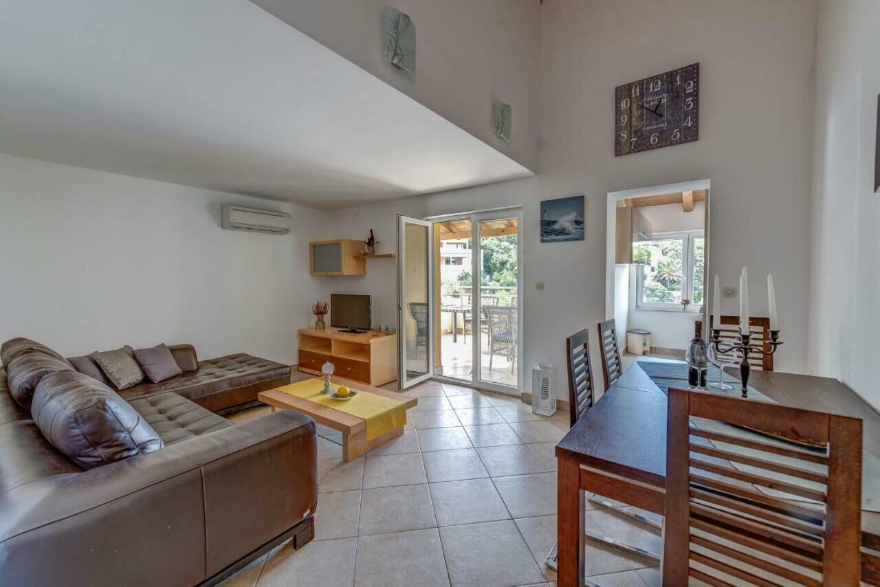Apartments Savar - Ilo Brbinj エクステリア 写真