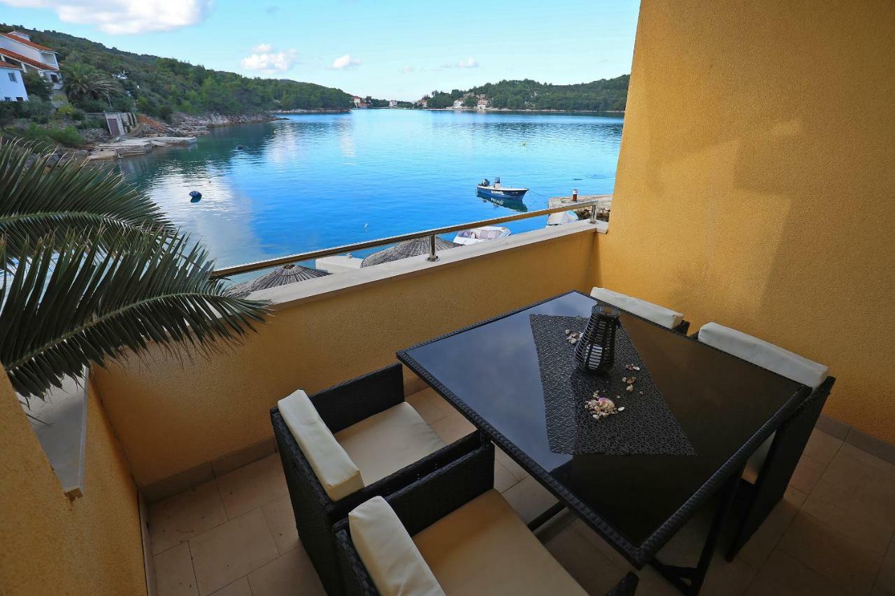 Apartments Savar - Ilo Brbinj エクステリア 写真
